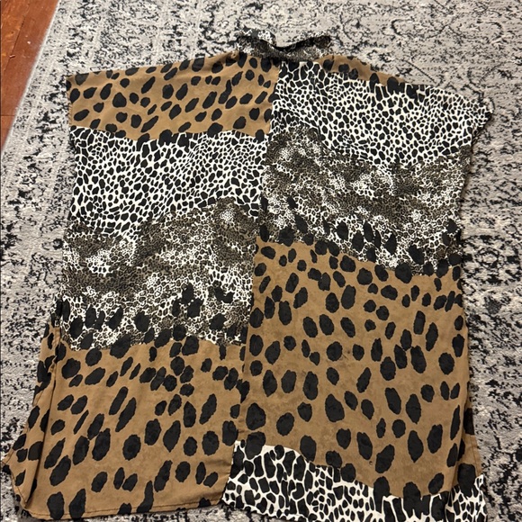 Goddess Wing mixed animal print Patterned Sheer Hi-Low Blouse - Picture 7 of 8